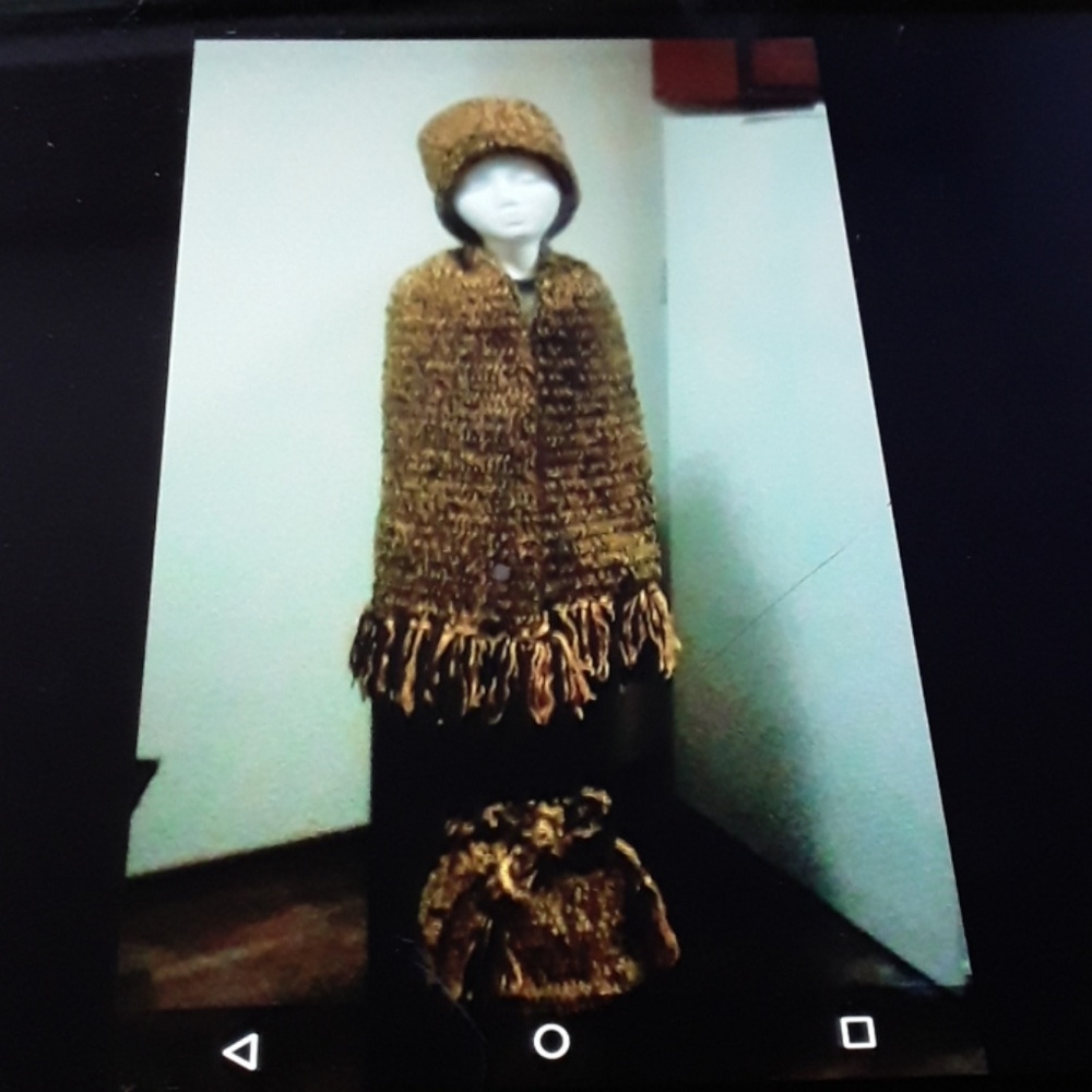 Hat,  scarf and purse set